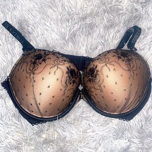 38DD VS Bra